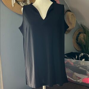 Massimo Black V-Neck Sleeveless Blouse